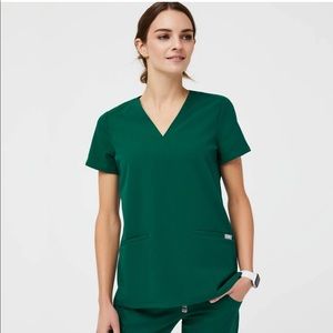 FIGS Casma 3-pocket Scrub Top- Hunter Green
